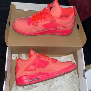 Jordan retro 4’s “Hot Punch” 9.5M  11W